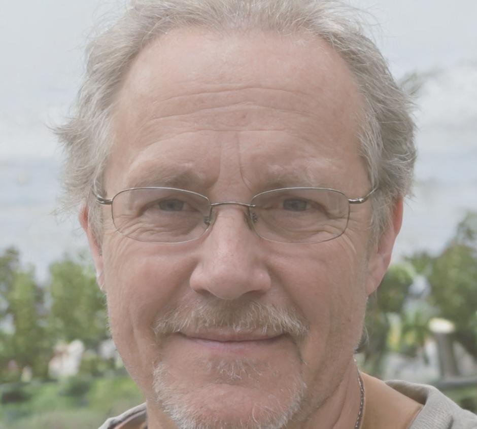 Porträt von Tobias Hüttner